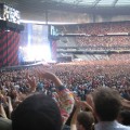 U2: crowd waving
