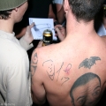 steve-o signs a nob